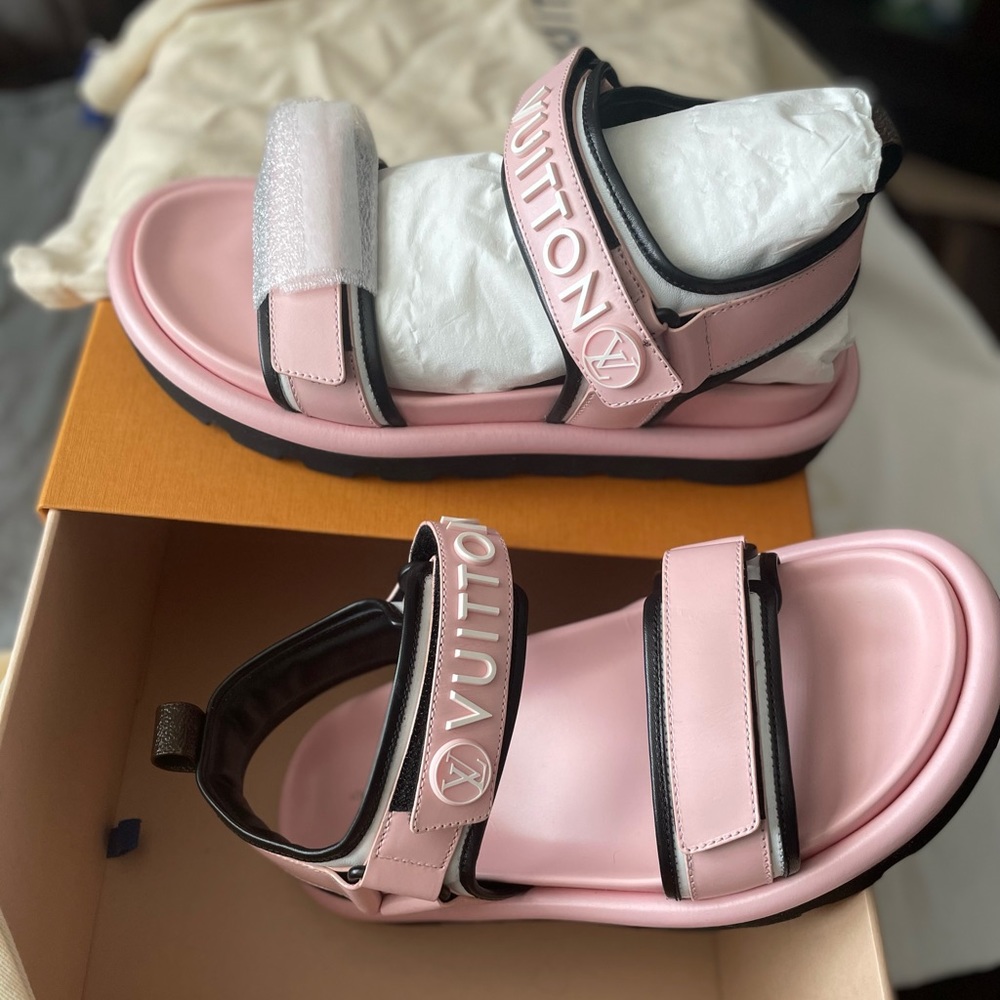 NWT  Authentic Louis Vuitton Pool comfort flats with box and dust bags